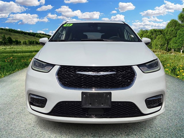 Certified 2023 Chrysler Pacifica Touring-L image 8