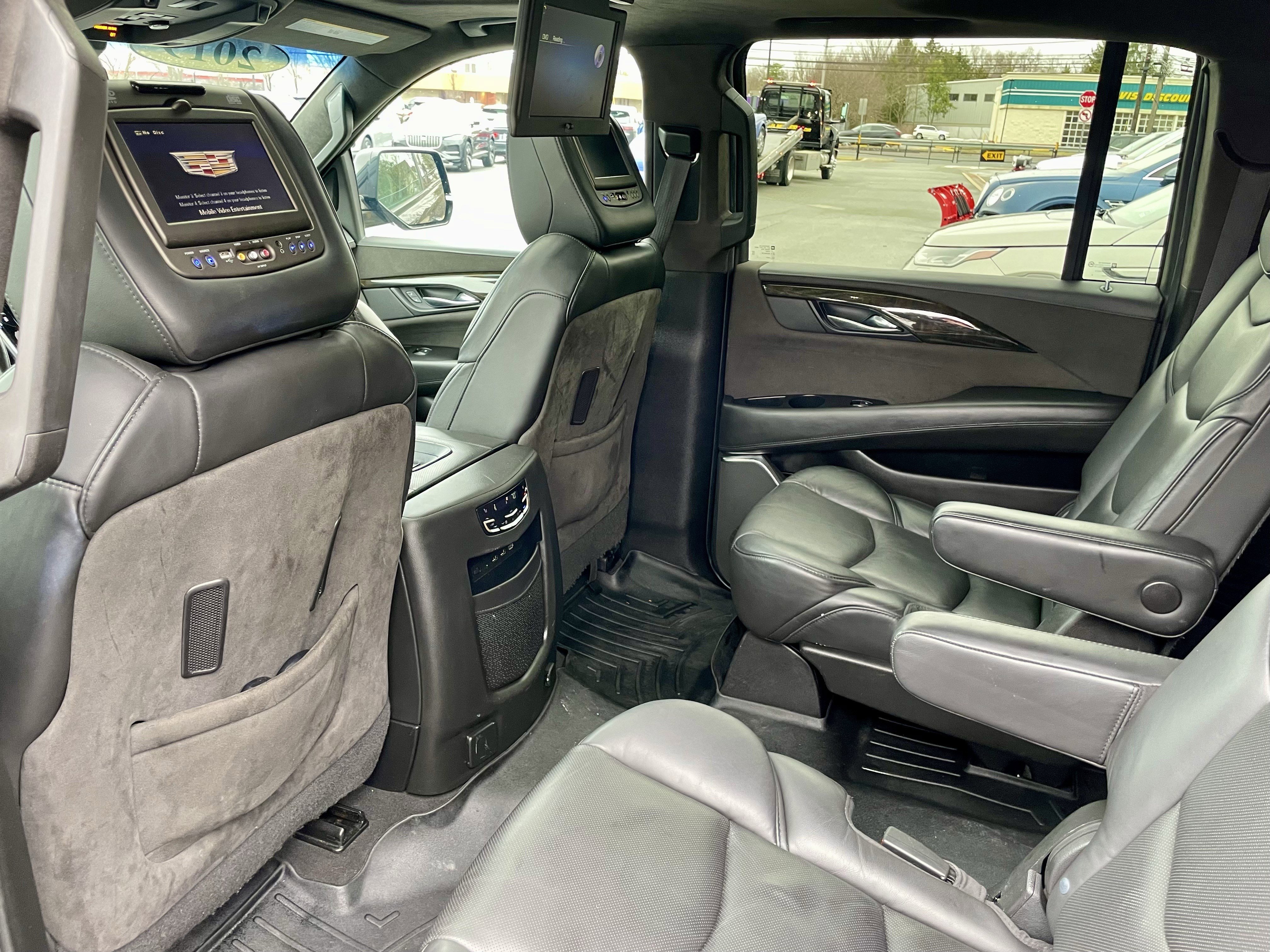 Used 2019 Cadillac Escalade ESV Platinum w/ Escalade Sport Edition image 30