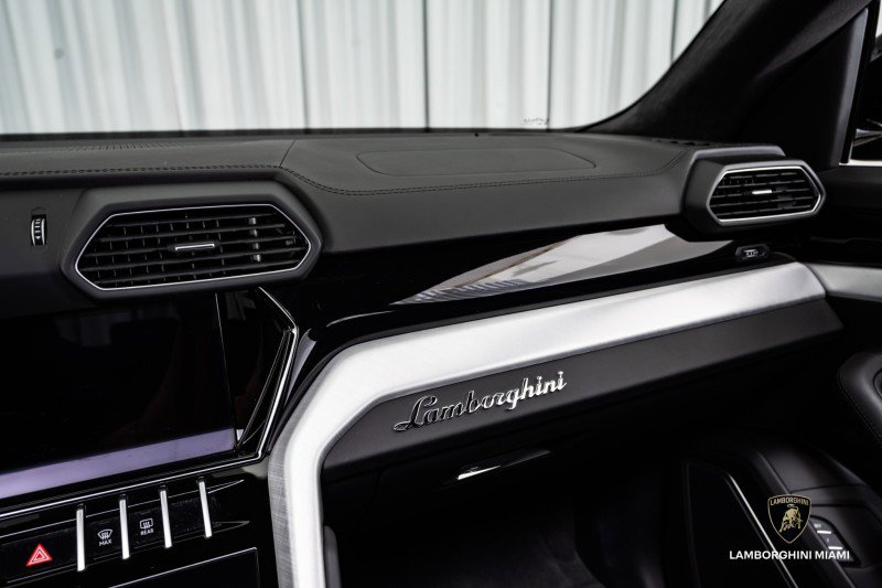 Used 2021 Lamborghini Urus image 34