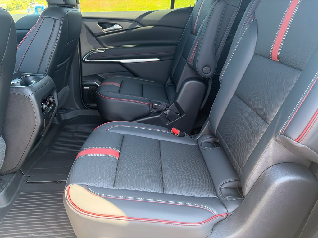 New 2027 Chevrolet Traverse RS w/ LPO, Floor Liner Package AWD/4WD image 33