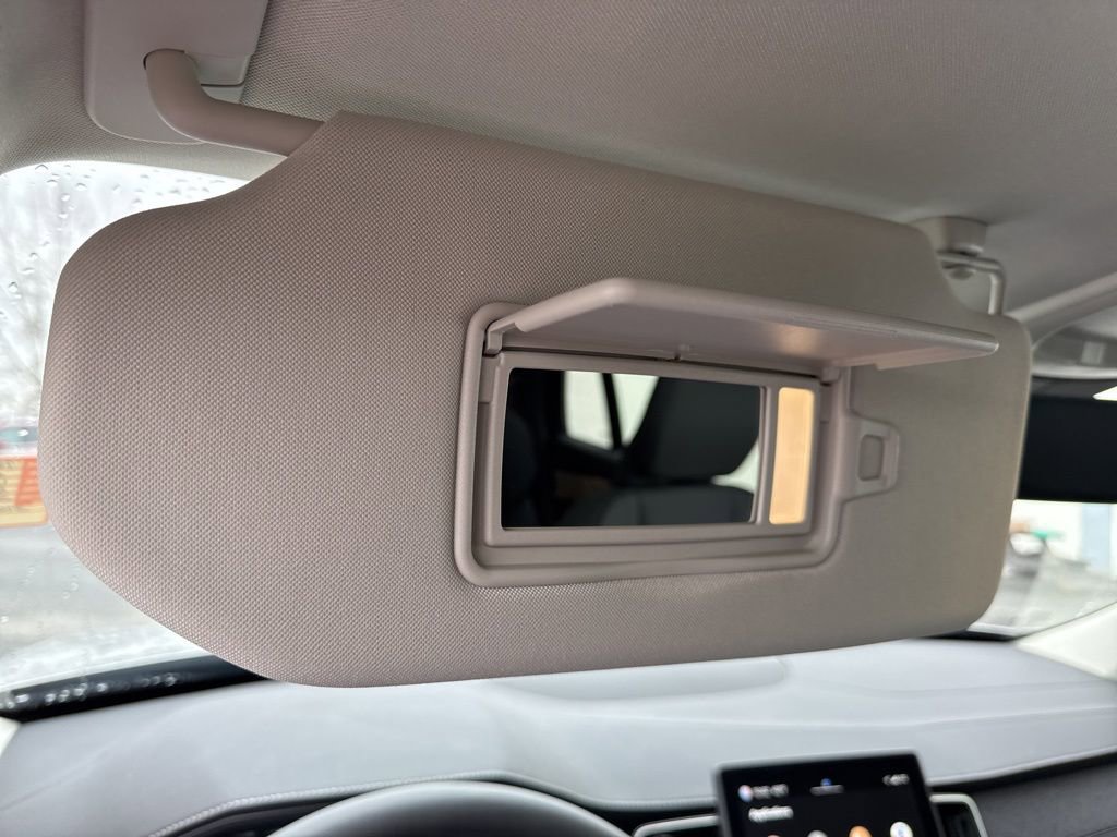 Used 2025 Volvo XC90 B6 Core w/ Climate Package image 32