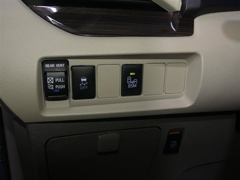 Used 2015 Toyota Sienna XLE FWD image 28