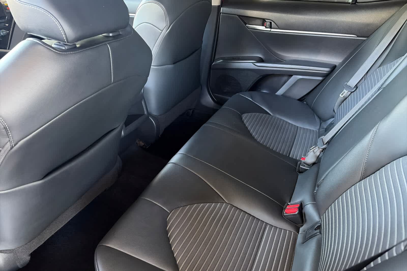 Used 2022 Toyota Camry SE FWD image 4