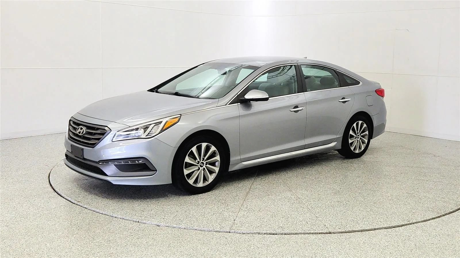 Used 2015 Hyundai Sonata Sport w/ Option Group 04 FWD image 3