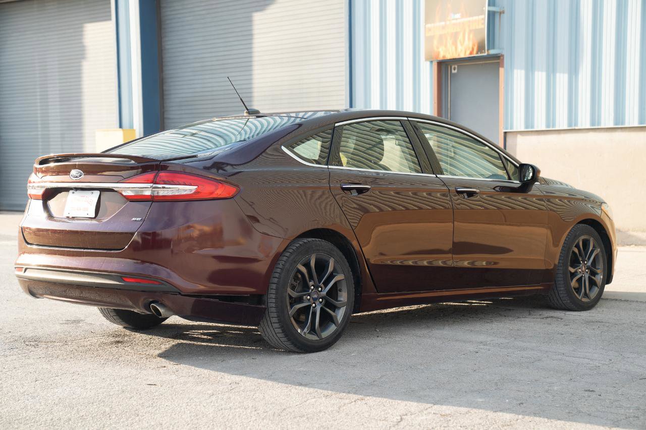Used 2018 Ford Fusion SE w/ Equipment Group 201A FWD image 13