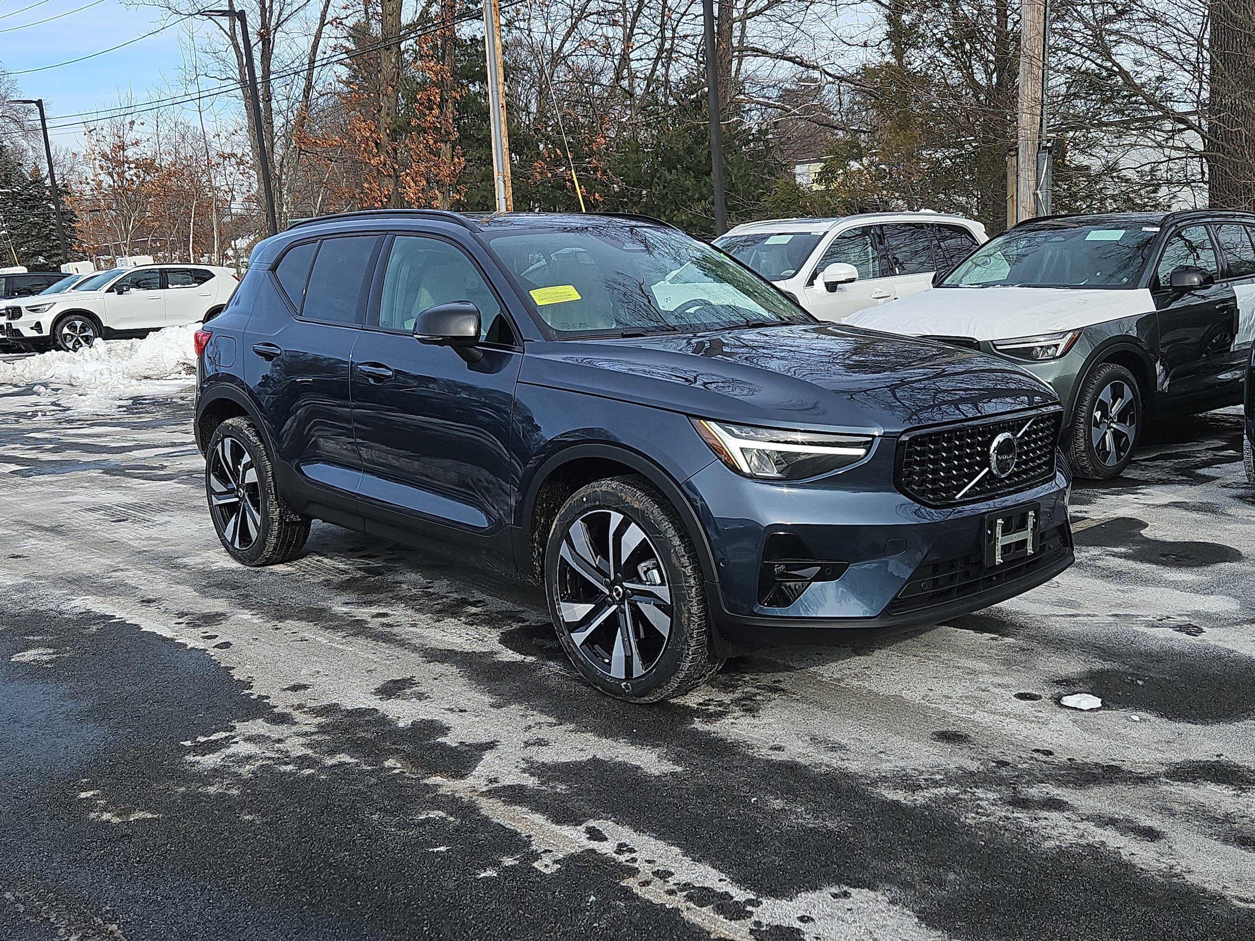 New 2026 Volvo XC40 B5 Plus w/ Protection Package Premier