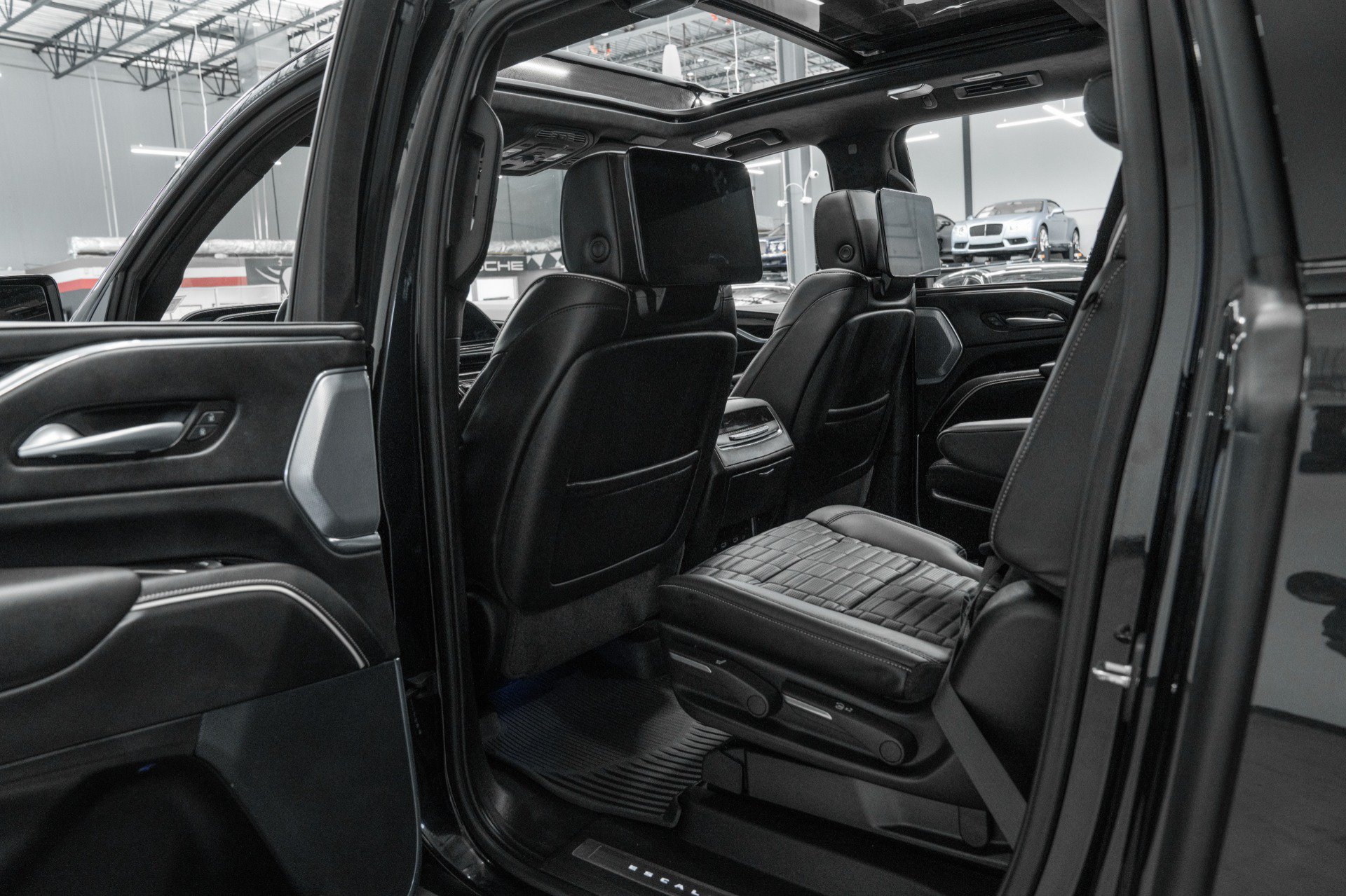Used 2024 Cadillac Escalade ESV V w/ LPO, Floor Liner Package AWD/4WD image 26