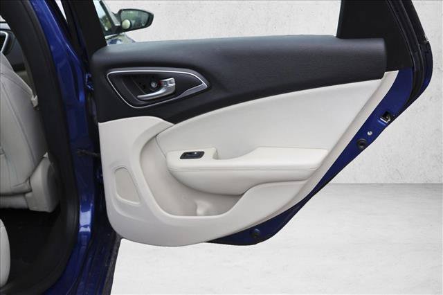 Used 2015 Chrysler 200 Limited FWD image 25