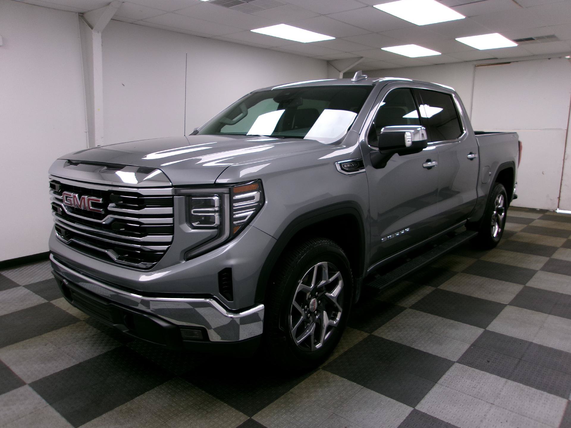 Used 2024 GMC Sierra 1500 SLT w/ SLT Convenience Package AWD/4WD image 1