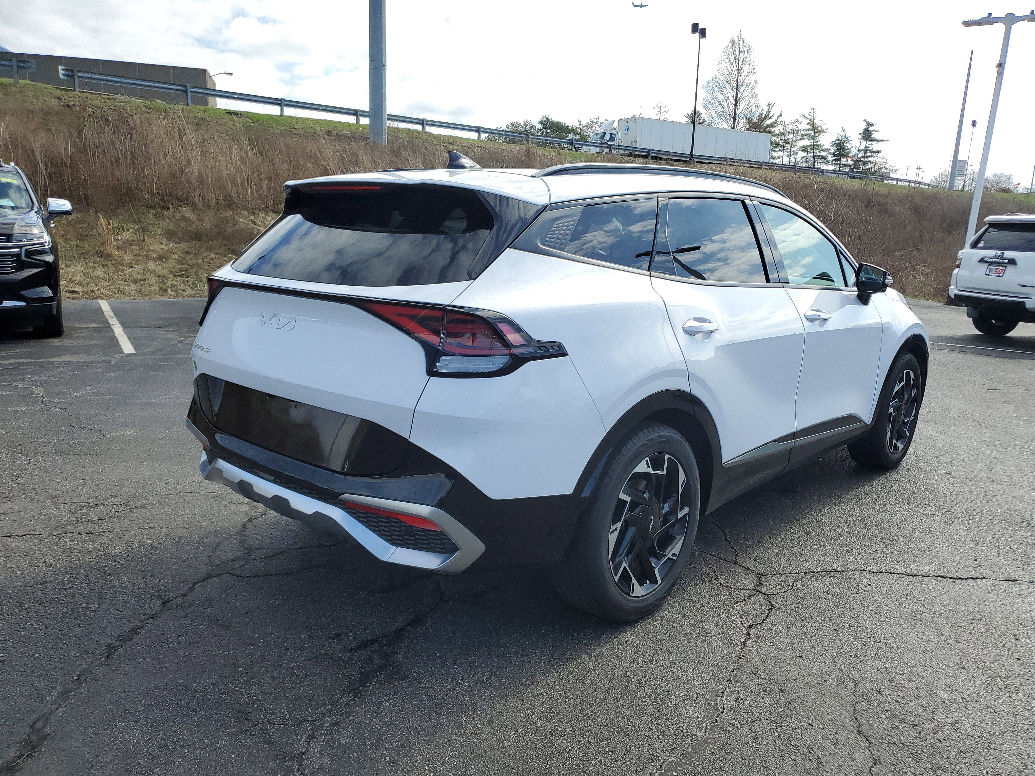 Used 2023 Kia Sportage SX image 4