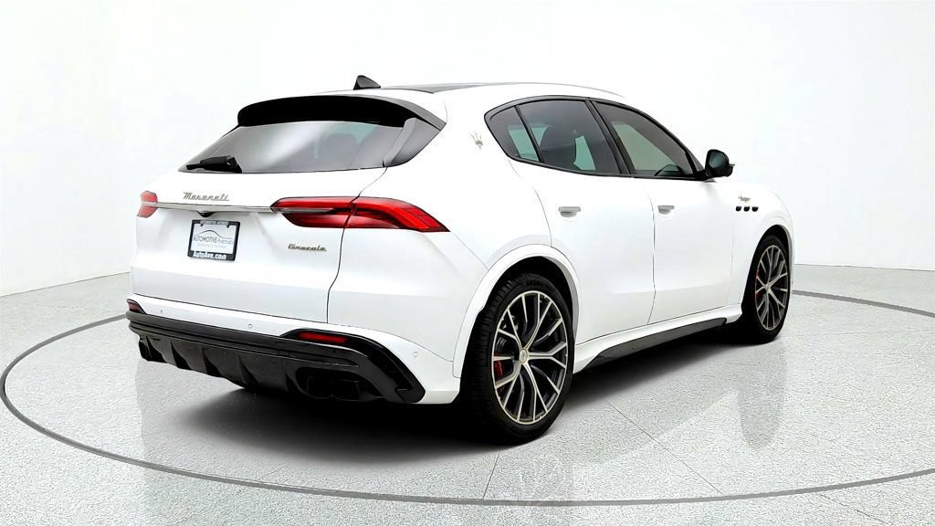Used 2023 Maserati Grecale Trofeo AWD/4WD image 5