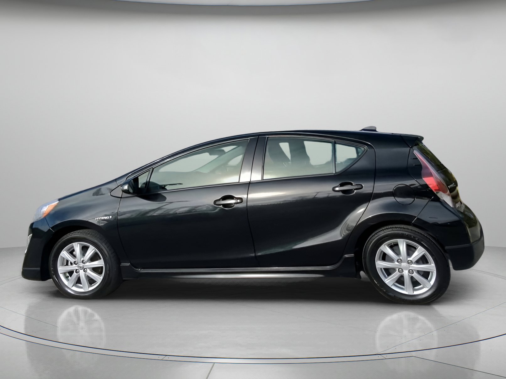 Used 2017 Toyota Prius C Two image 18