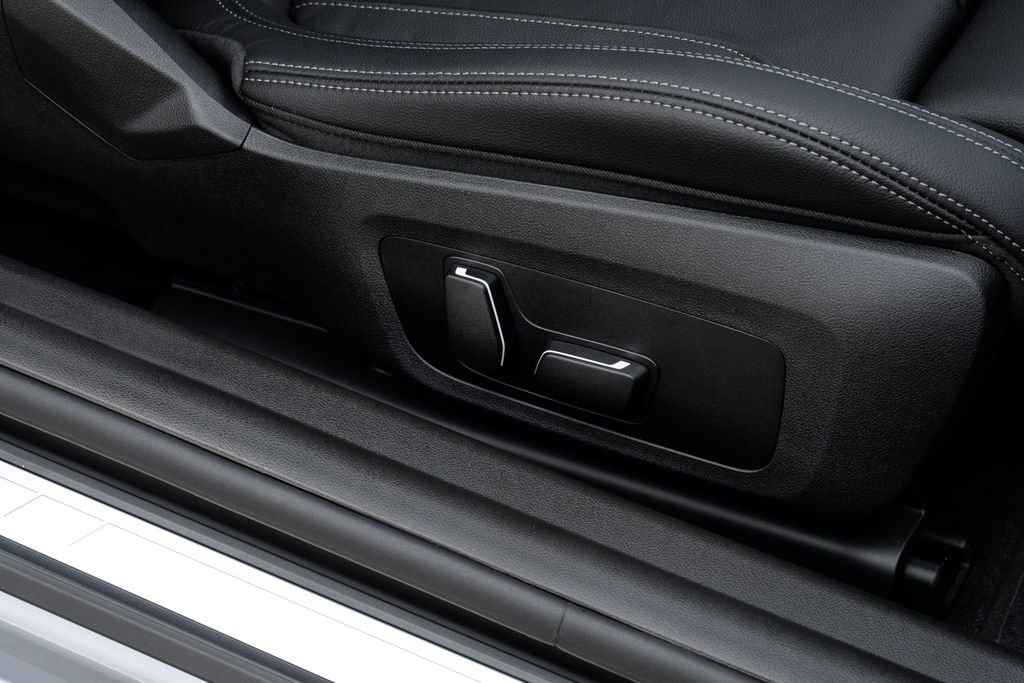 Used 2025 BMW M240i Coupe w/ Premium Package RWD image 38