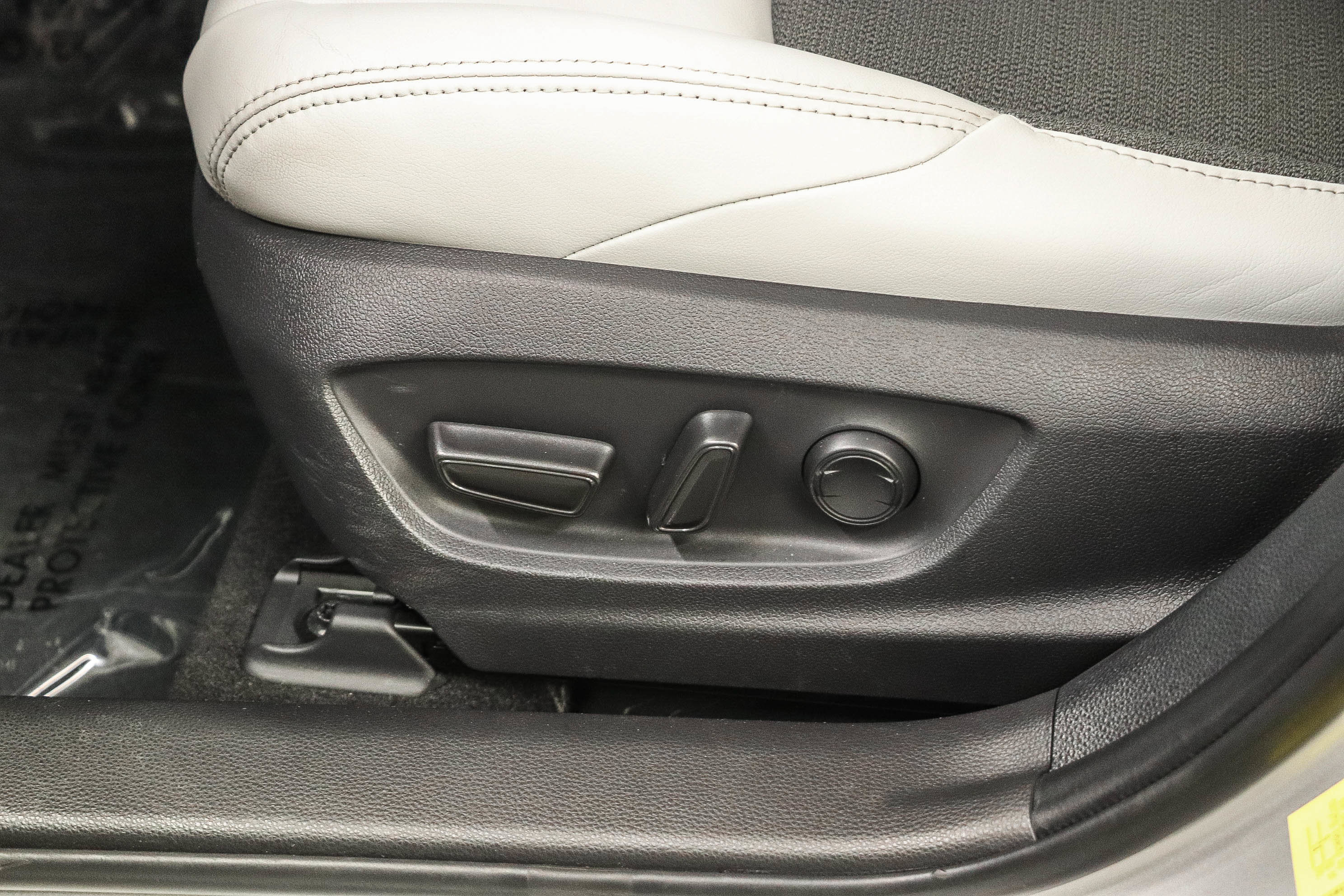 Used 2023 Toyota Corolla XSE FWD image 19