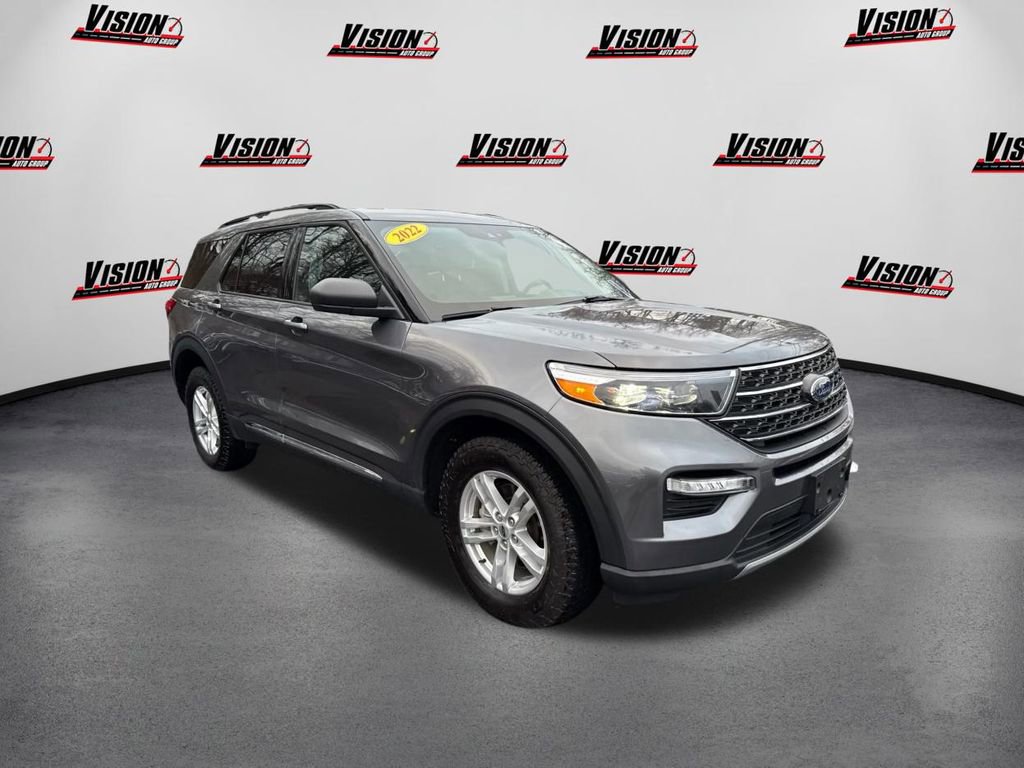 Used 2022 Ford Explorer XLT w/ Equipment Group 202A image 3