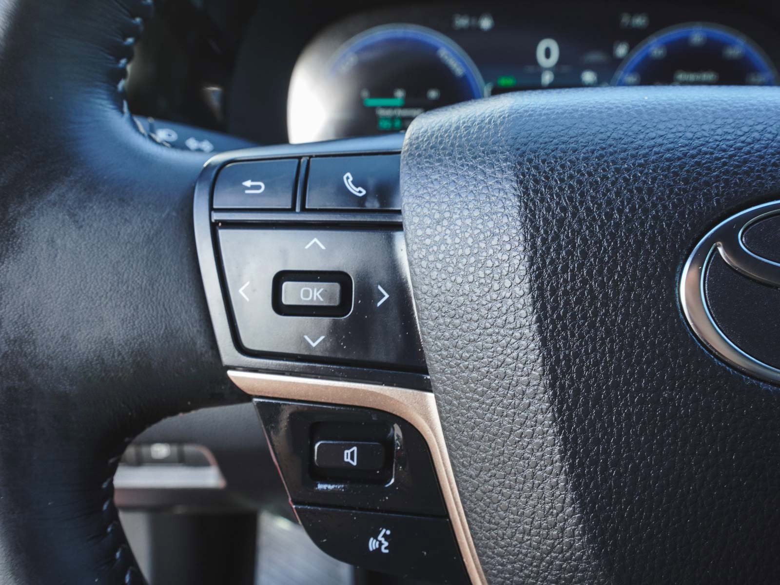 Used 2024 Toyota Crown XLE image 22