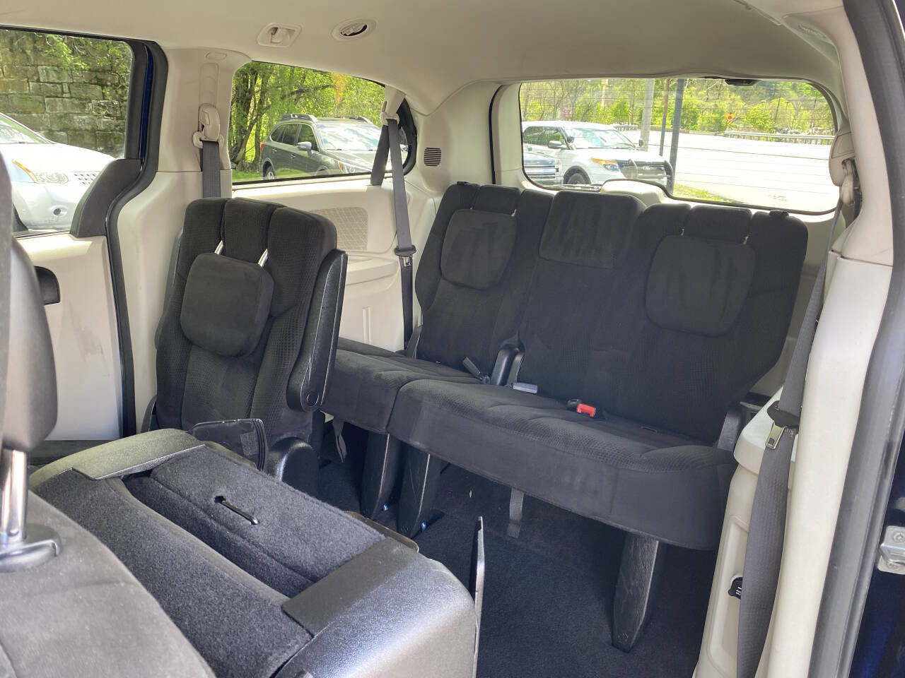 Used 2016 Dodge Grand Caravan SE w/ Quick Order Package 29E SE FWD image 11