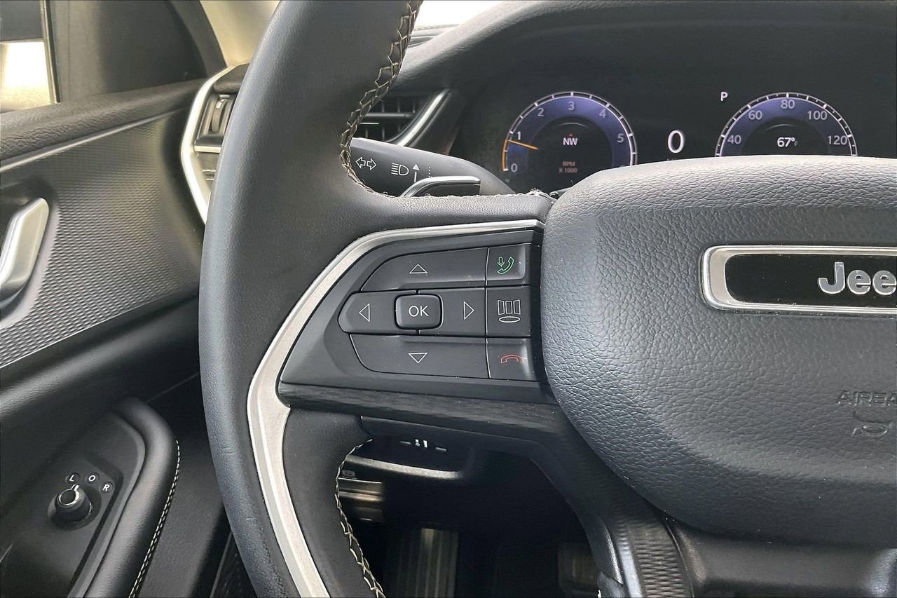 Certified 2023 Jeep Grand Cherokee Laredo X image 30