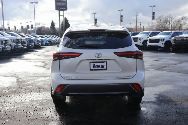 Used 2023 Toyota Highlander L image 5