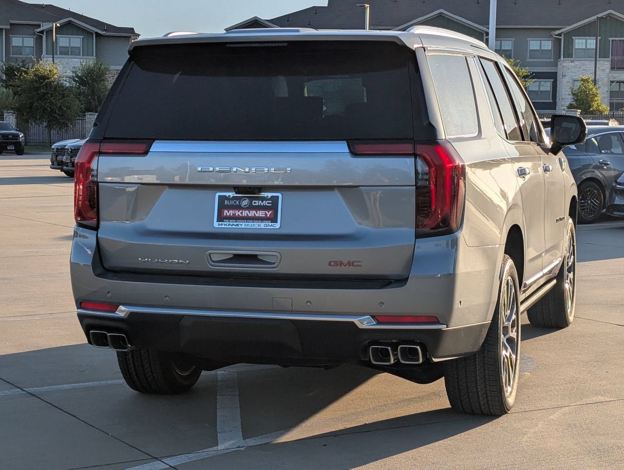 New 2026 GMC Yukon Denali w/ Denali Reserve Package AWD/4WD image 4