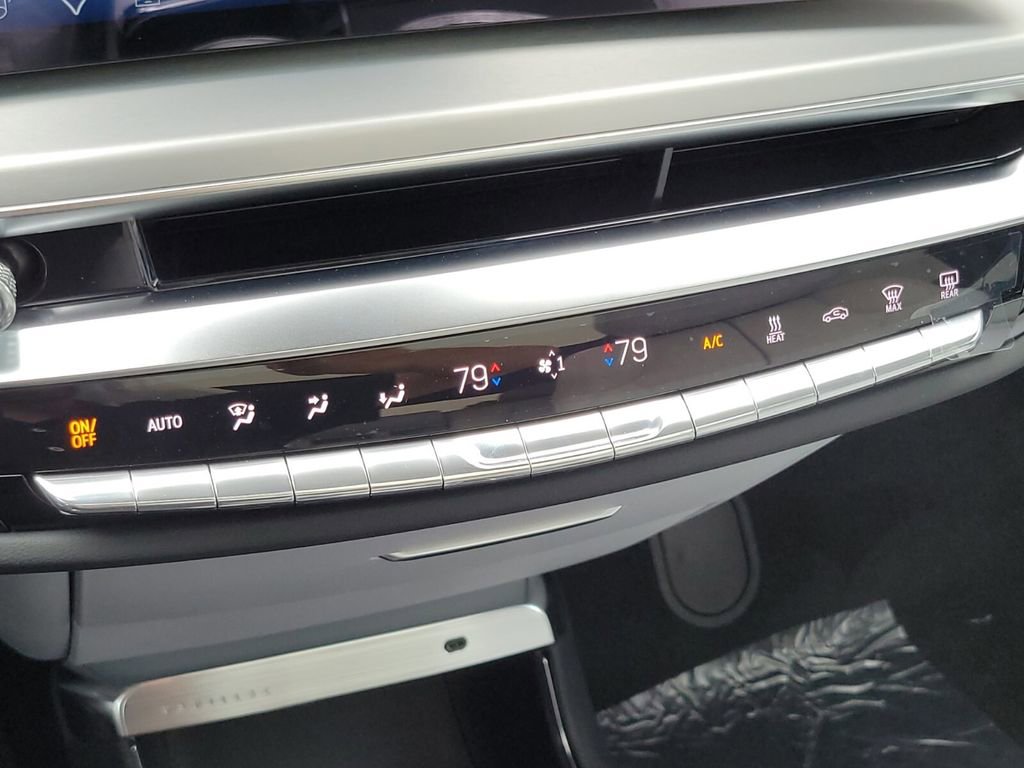 New 2025 Cadillac Lyriq Luxury w/ LPO, Floor Liner Package image 22