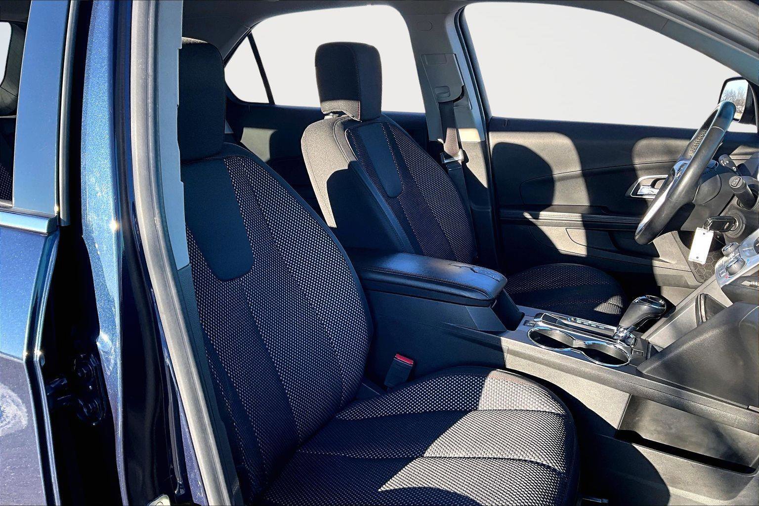 Used 2017 Chevrolet Equinox LT w/ Convenience Package image 8