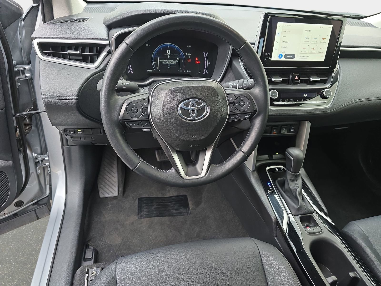 Used 2025 Toyota Corolla Cross XLE image 18
