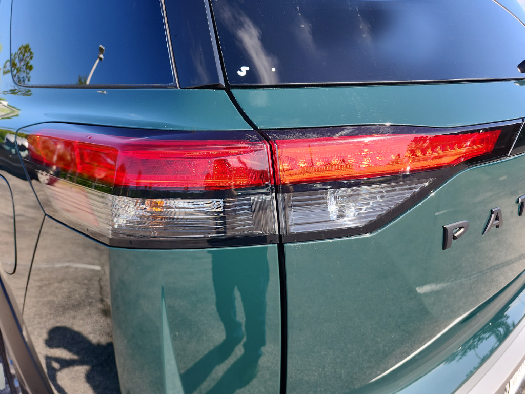 Used 2023 Nissan Pathfinder SL w/ Lighting Package (N92) FWD image 15