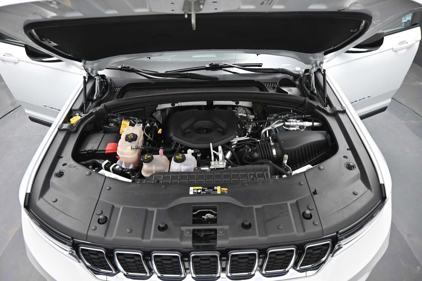 Used 2024 Jeep Grand Cherokee Limited 4xe AWD/4WD image 23