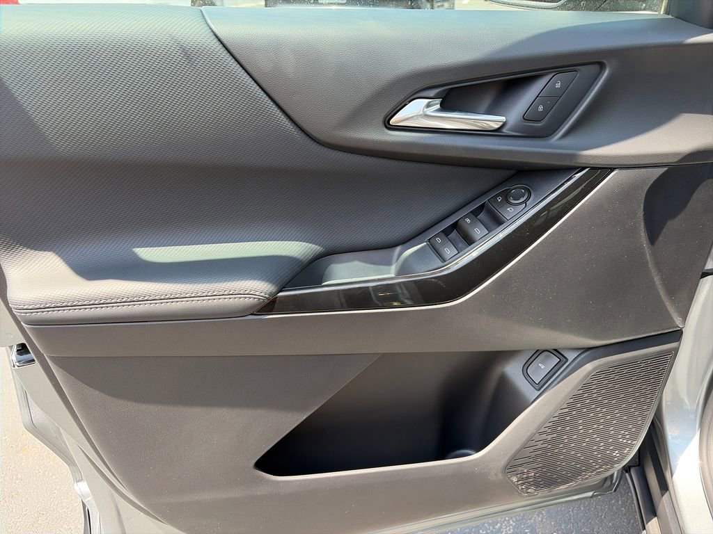 New 2026 Chevrolet Equinox LT w/ Convenience Package II FWD image 17