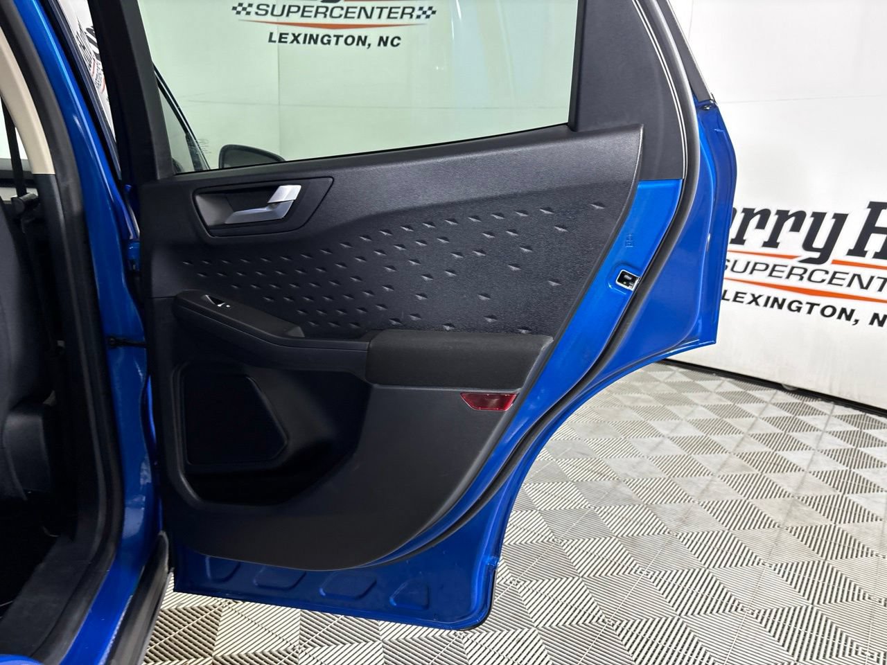 Used 2020 Ford Escape SE FWD image 25