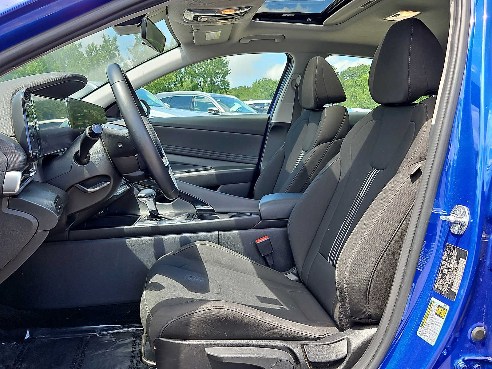 Used 2025 Hyundai Elantra SEL FWD image 13