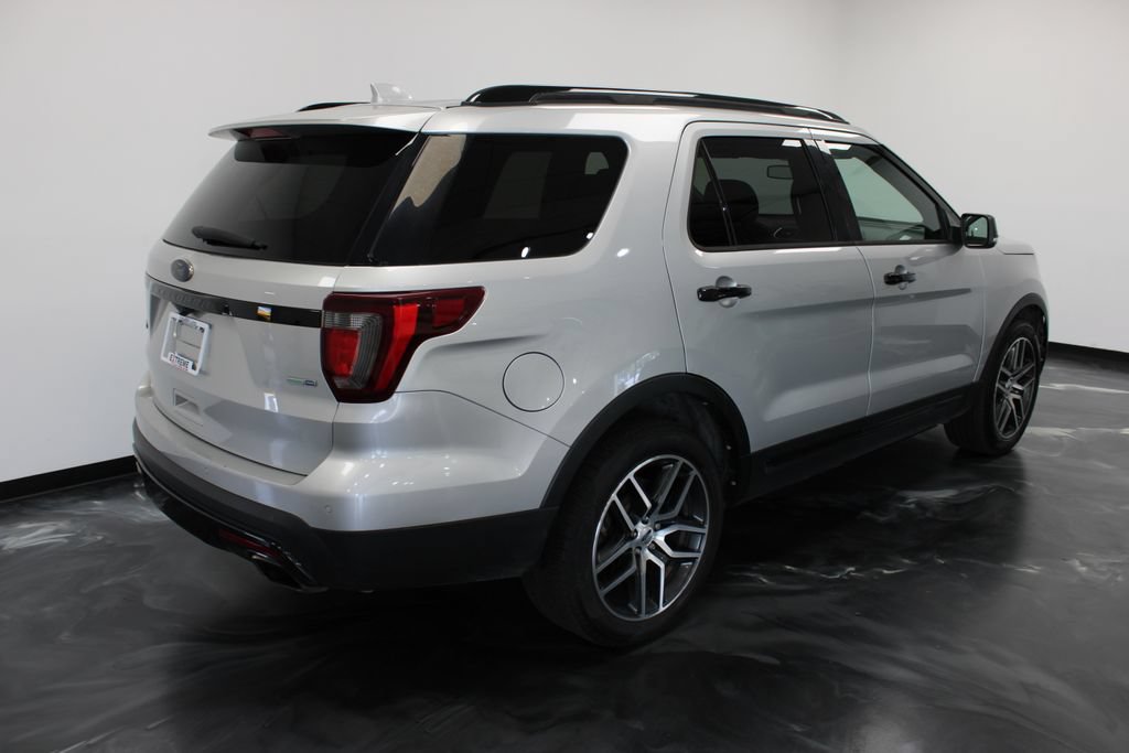 Used 2017 Ford Explorer Sport w/ Equipment Group 401A AWD/4WD image 28