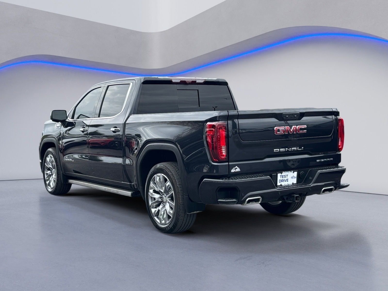 Used 2024 GMC Sierra 1500 Denali AWD/4WD image 3