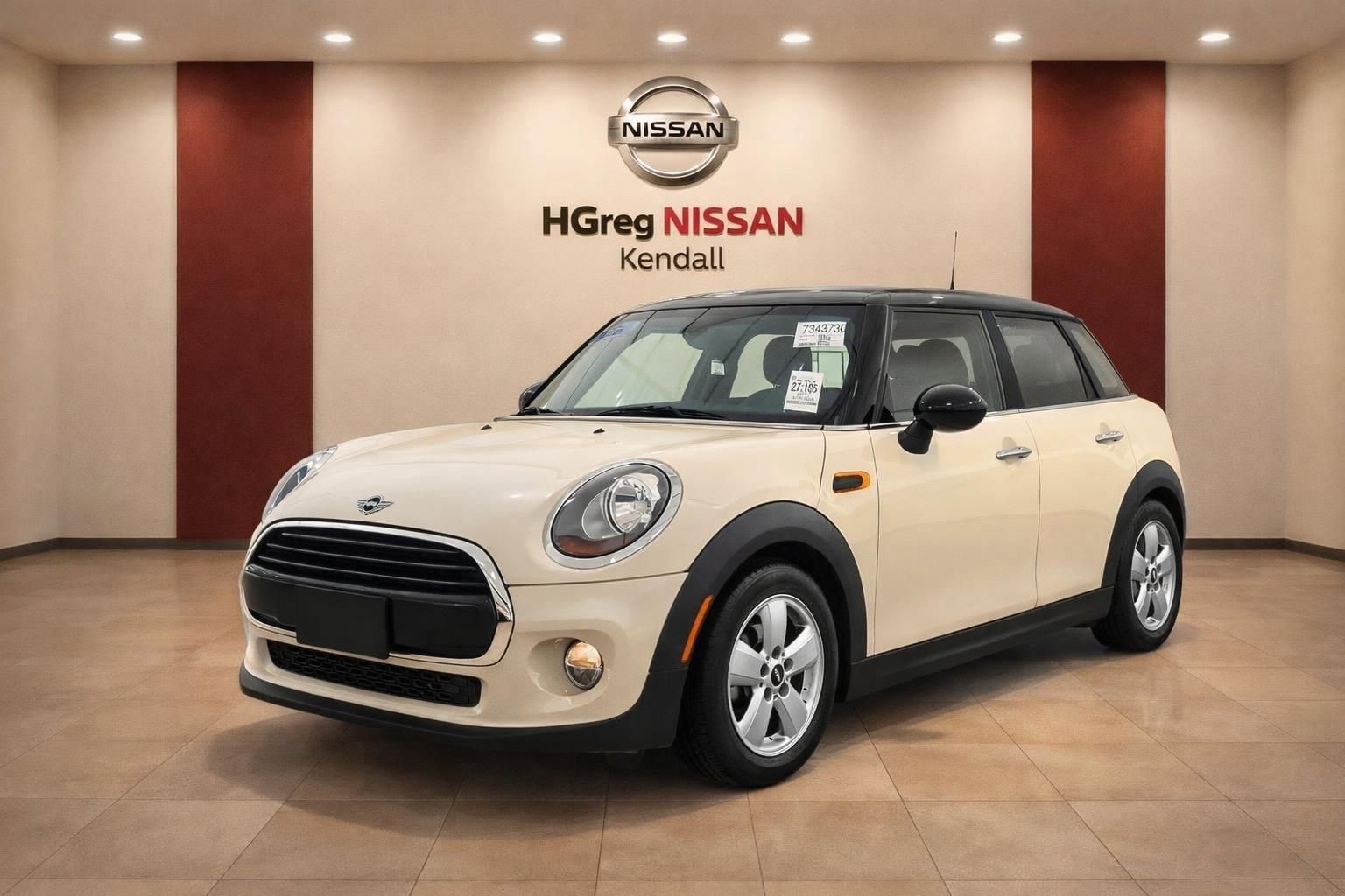 Used 2017 MINI Cooper 4-Door Hardtop image 3