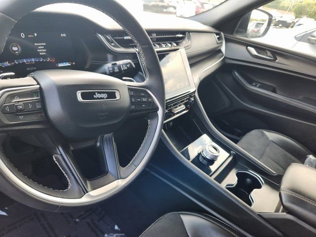 Used 2024 Jeep Grand Cherokee L Laredo image 13