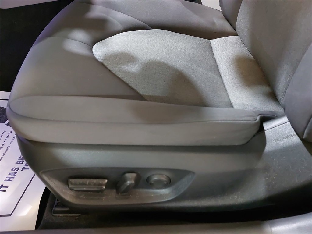 Used 2022 Toyota Camry LE image 27