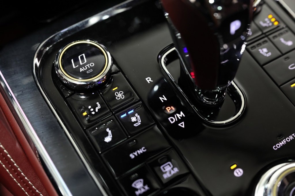 Used 2020 Bentley Flying Spur W12 image 40