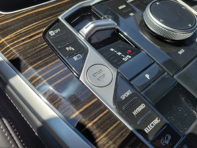 Used 2025 BMW X5 xDrive50e AWD/4WD image 31