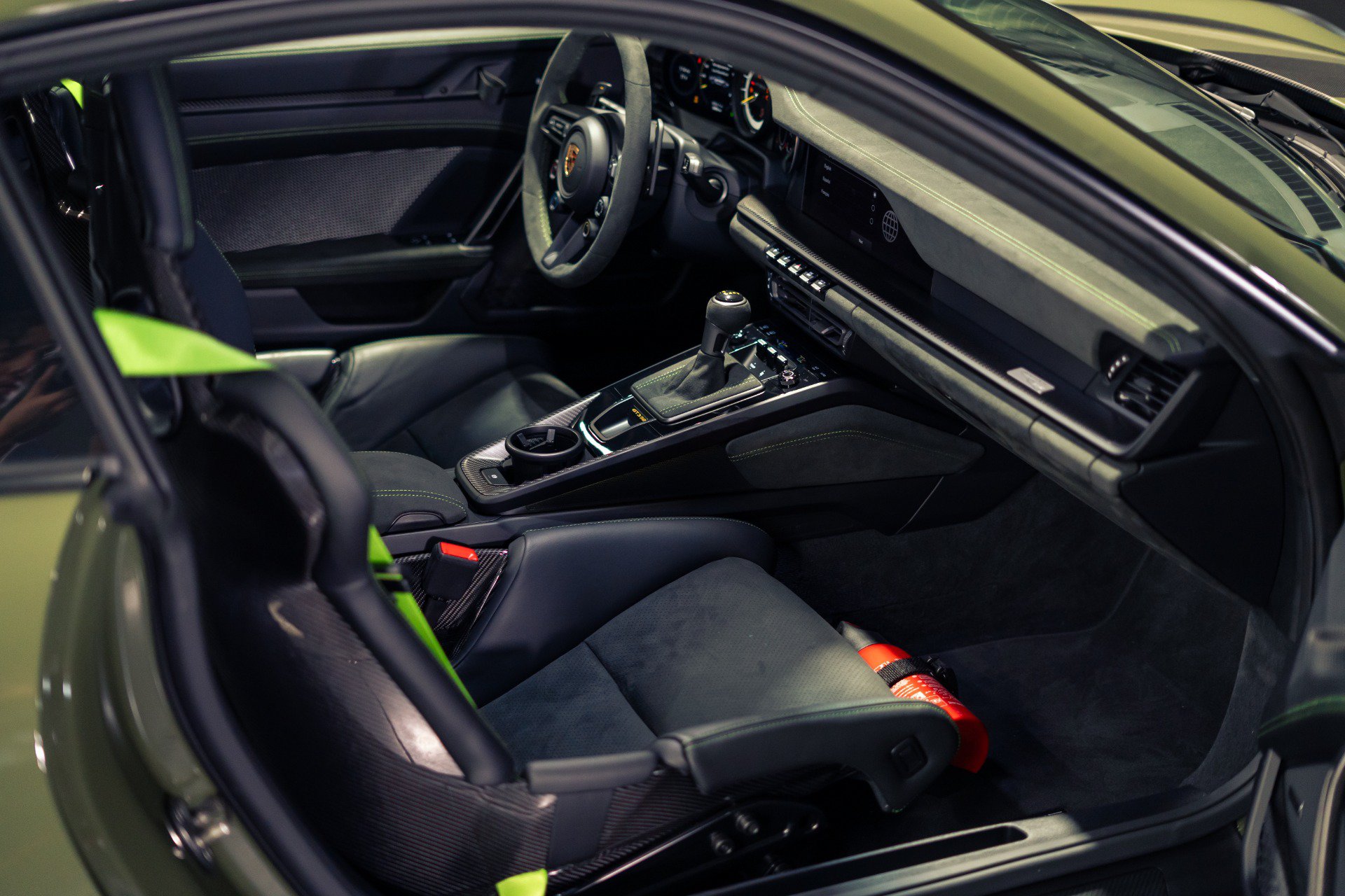 Used 2024 Porsche 911 GT3 RS RWD image 2
