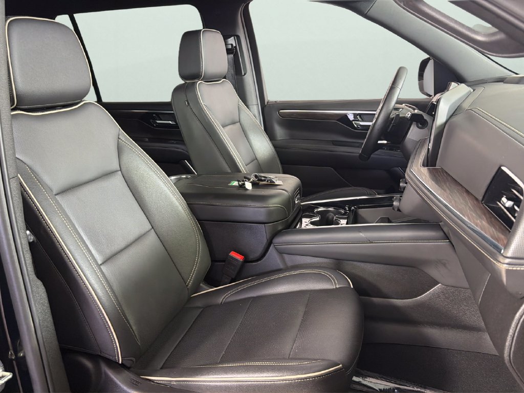 Used 2026 Chevrolet Suburban Premier AWD/4WD image 38
