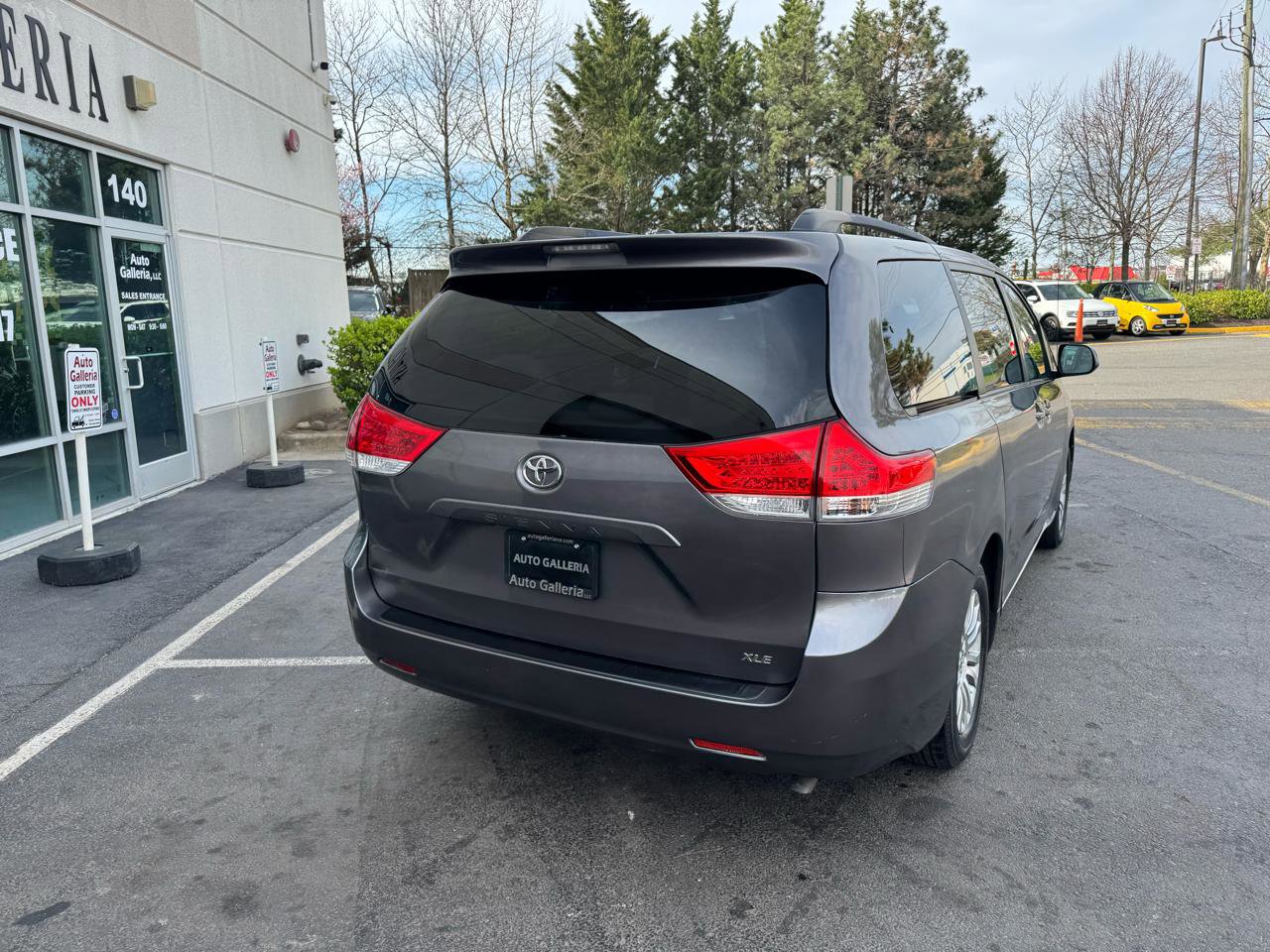 Used 2011 Toyota Sienna XLE image 5