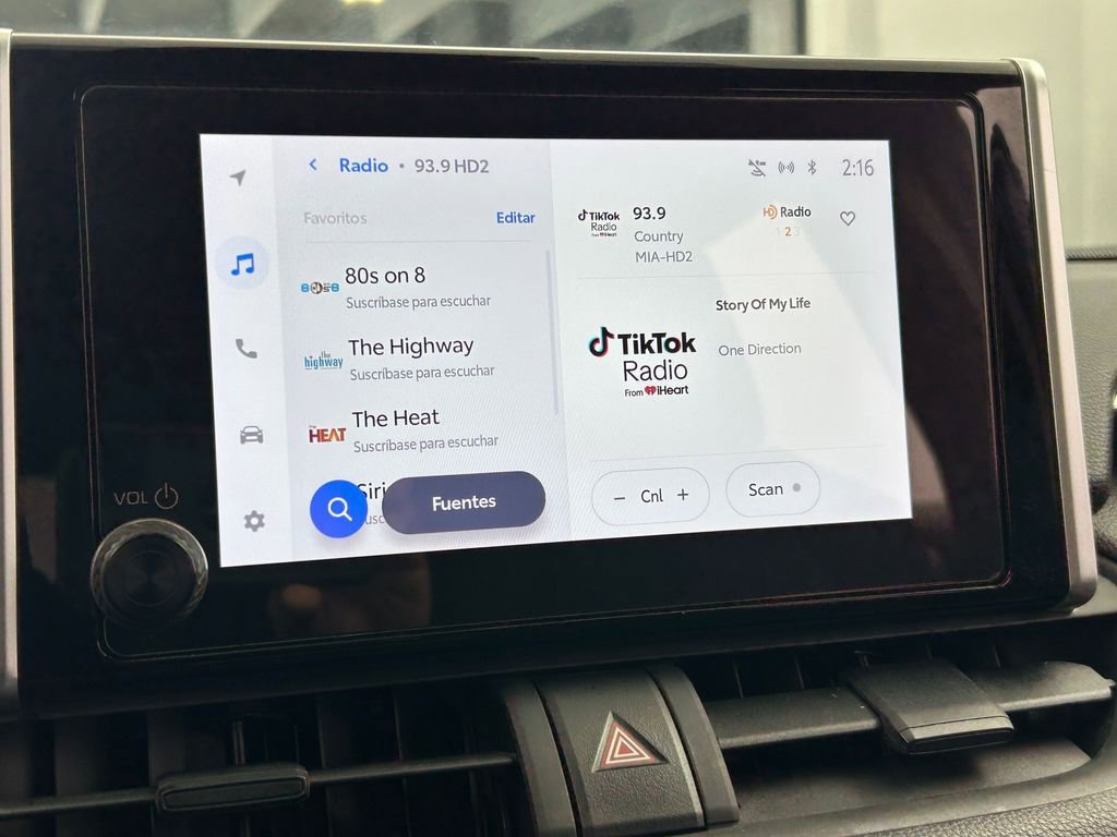 Used 2025 Toyota RAV4 XLE image 18