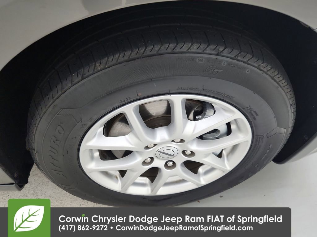 Used 2021 Chrysler Pacifica Touring-L w/ Uconnect Theater Family Group FWD image 32