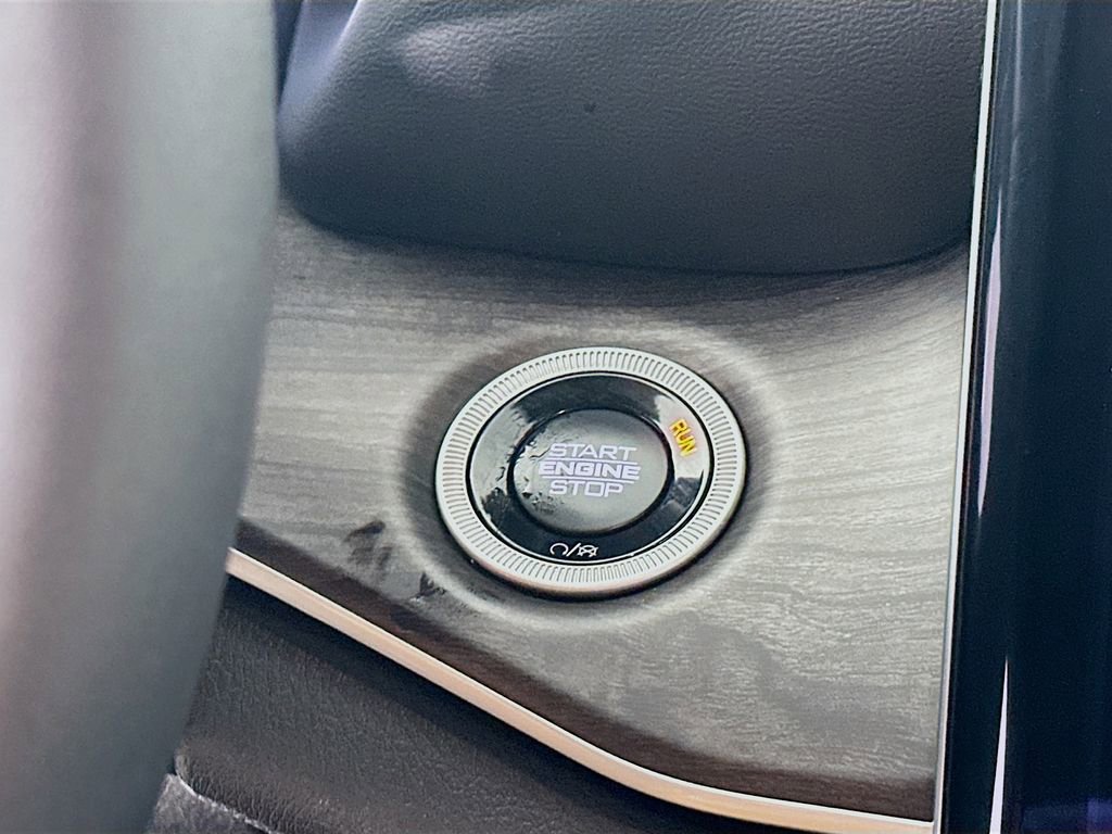 Certified 2025 Jeep Grand Cherokee Limited w/ Luxury Tech Group II image 24