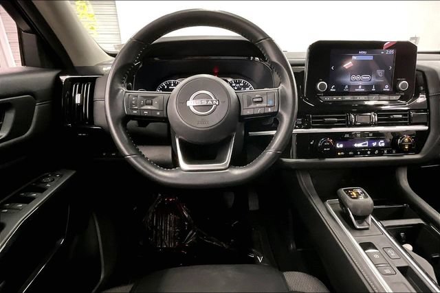 Used 2025 Nissan Pathfinder SV FWD image 6