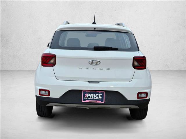 Used 2025 Hyundai Venue SEL image 7