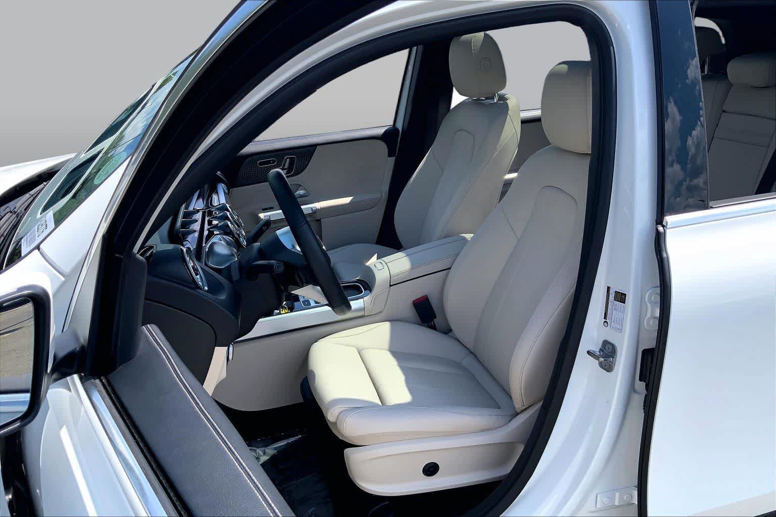 Used 2024 Mercedes-Benz GLB 250 4MATIC image 8