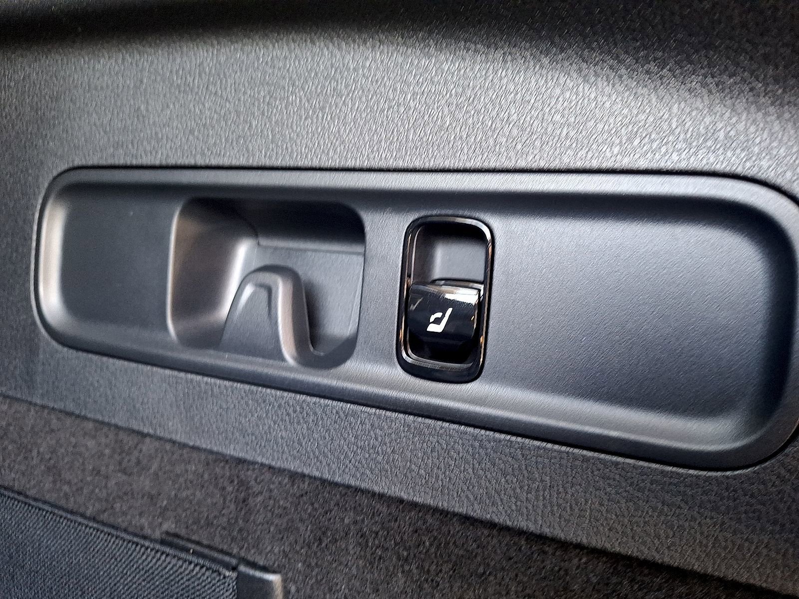 Certified 2025 Mercedes-Benz GLC 300 4MATIC image 31