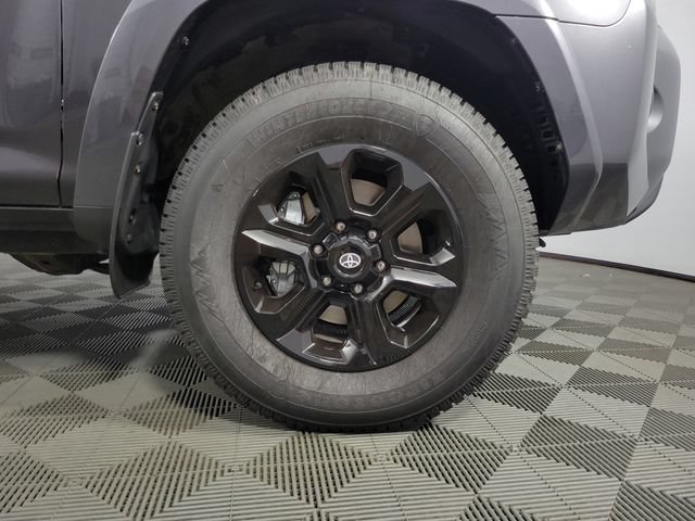 Used 2022 Toyota 4Runner SR5 AWD/4WD image 11